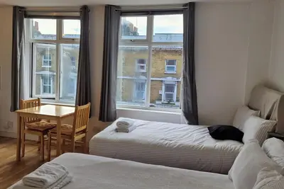 Image de Modern Studio - Sleeps 4 & Direct Central Links
