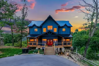 Image de Idyllic cabin w/ stunning mtn views, hot tub, game room +free attraction tickets