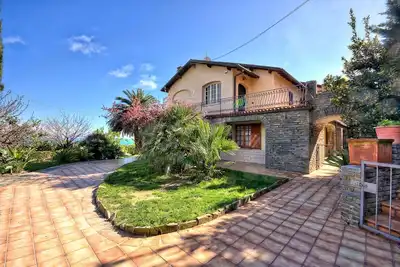 Image de Villa dei Limoni sur la colline San Lorenzo al Mare 3 chambres pour 6 avec jardi