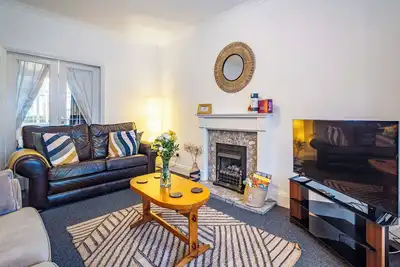 Image de Stunning Home Next to Nottingham University | Off-Street Parking | Sleeps 8