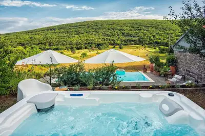 Image de Countryside Villa Zenaria - with Heated Pool & Hot Tub, Pet Friendly!