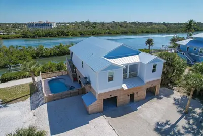 Image de Welcome to the Tipsy Turtle: Luxury 4 bedroom home with Pool and Private Dock on Palm Island