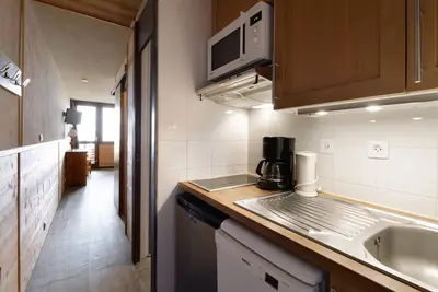 Image de Studio rénové pied de pistes, balcon sud, 4 pers