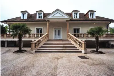 Luxury villa, heated pool near Paris 2024 Olympic Games and Palace of Versailles