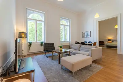 Image de Classical apartment with modern style downtown!