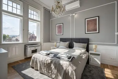 Image de Classical apartment with a modern touch!