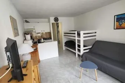 Image de Studio avec piscine, parking privé, proche mer