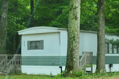 Image de Retro 1976 Mobile Home 2 blocks from Silver Lake