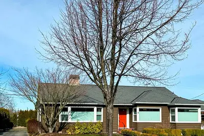 Image de New! Charming Vintage House in the Heart of Sequim