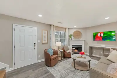 Image de Ath - Downtown Woodstock Luxury - Walk to Cherokee Amphitheater (1/4 mile)  3 Bedroom