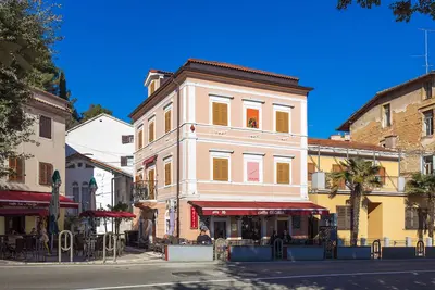 Image de 2 bedroom App only steps away from the beach