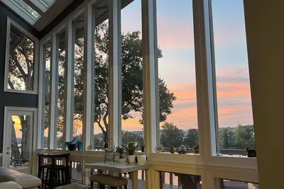 Image de Gorgeous Savannah River Front House