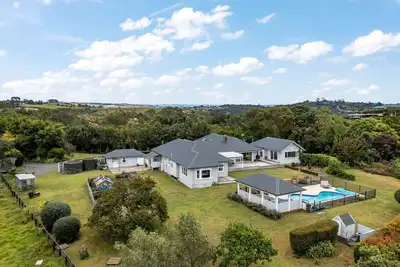 Image de Countryside Haven Retreat with Pool and Deck