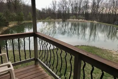 Image de Bloomington hideaway, 10 min from downtown, catch some fish in private pond.