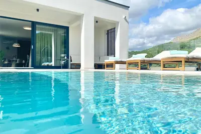 Image de Luxurious and secluded Villa near Split- heated infinity pool with massage jets