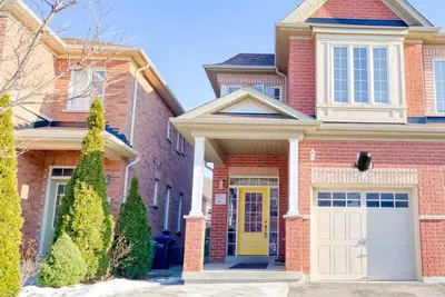 Image de Entire Home with Basement in Mississauga