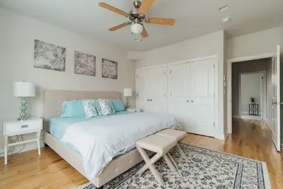 Image de Roof Deck Oasis Top Rated Vacation Rental near Penn & Chop