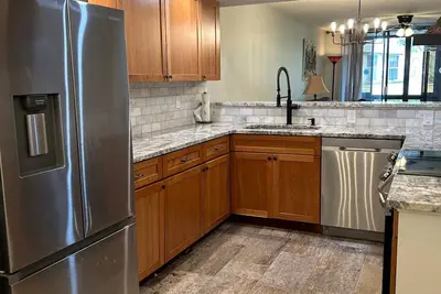 Image de Near Beaches & Outdoor Activites! Relaxation and Fun! 2 Br/Ba/Lr & Kitchen