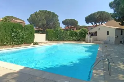 Image de Studio dans résidence calme avec piscine