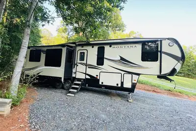 Image de Secluded spot 5 miles from the historic Dahlonega square!