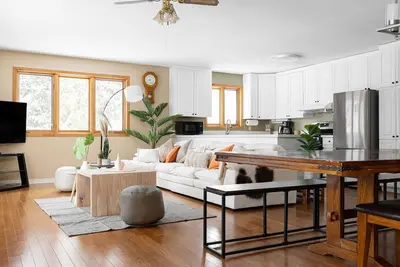 Image de Cozy Creek Cottage | Private Water Access & Game room