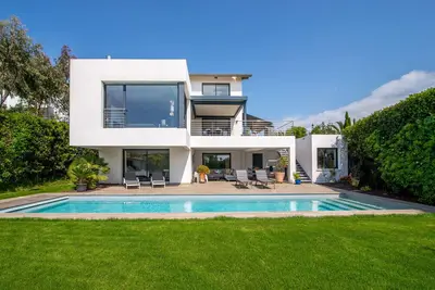 Image de Perspective - Superbe villa avec vue mer et piscine - Barnes
