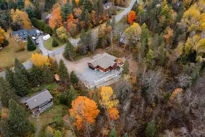 Image de All Season Muskoka Cottage*HotTub*Sauna*Beach*Bbq