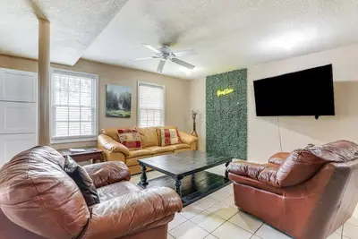 Image de Pet-Friendly Lilburn Duplex w/ Patio & Grills!