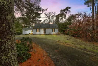 Image de Pet Friendly Cozy Cotuit Cottage 5 minutes away from the beach!