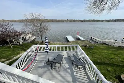 Sizzlin Summer! Lakefront, firepit w/Firewood, family/dog friendly, Sup, Kayak