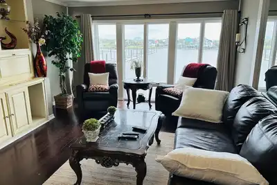 Waterfront Sunny Vibes Condo