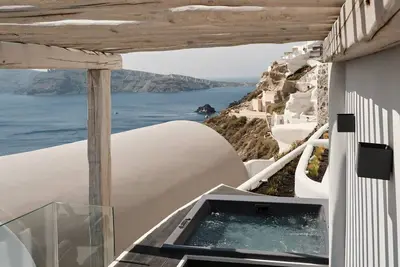 Image de Cave Santorini Suite | Breathtaking Sea Views and Outdoor Hot Tub | Oia