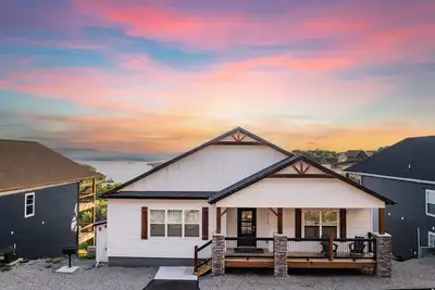 Image de Luxe Lodge, HotTub, Theater & Lake View, Sdc 3 min