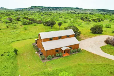 Image de Cozy Strawn Cabin w/ Pool Access - Near Lake!