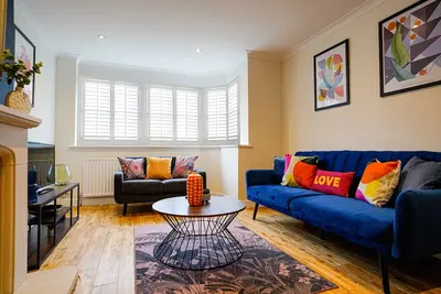 Premium-Maison-Salle de bain privée séparée-3 Bedroom House-1-Vue sur Rue