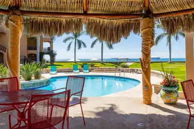 Image de Apartamento de 2 recámaras y dos baños, junto a la playa. Vista increíble!