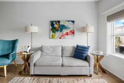 Image de Retreat on King Street | Ashley Suite