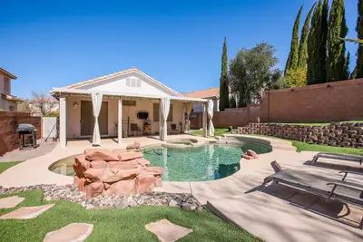 Image de Desert Escape w/ Pool Oasis: Near Golfing & Vegas!