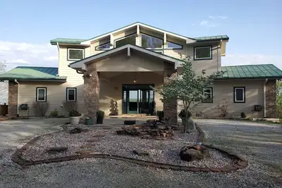 Image de Breezy & Lucky'S: Lakeview Home & Cottage on 5 Acres! Close to Marina.