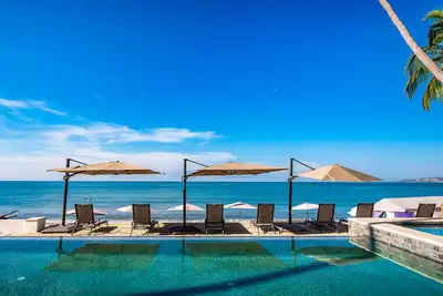 Image de Bucerias Beachfront Sub-Penthouse 3br/3ba in the heart of the Zona Dorada!