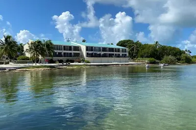 Image de Fully Renovated piece of paradise. 2 bdrs, 2 king beds, 1 Queen bed 2 full baths