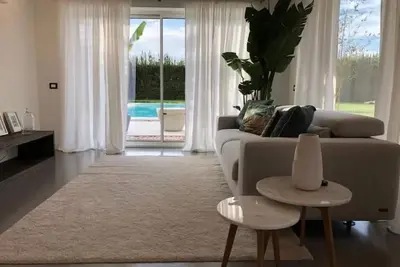 Image de \"Beautiful\" House With Pool