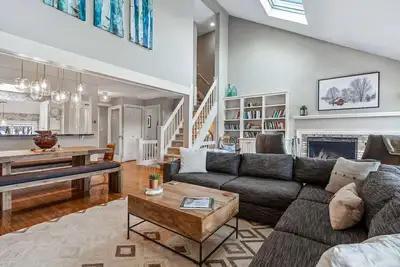 Image de On Golf Course, Cozy Condo, Views! | Greensway 1b