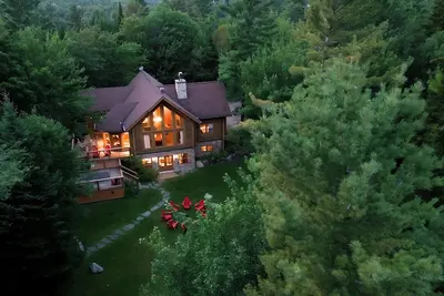 Image de Chalet Authentik 27, Chalet Authentik 27 : Spa, Piscines, Lac & Resort