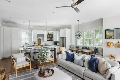 Image de 3-Bedroom home with Golf Club Access in Moreland Village