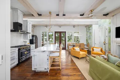 Image de Cottage + Boathouse w/ Pool, Game Room & River Views