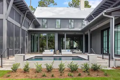 Image de Luxe Interiors + Pool and Views overlooking Marsh