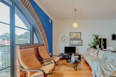 Image de Spacious New York Style Loft with Balcony