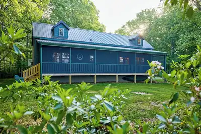 Image de Cabin with Fishing Pond and Gorgeous Bluff Views!