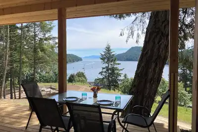 Image de Seaside Cottage on Avalon Flower Farm, Pender Island.